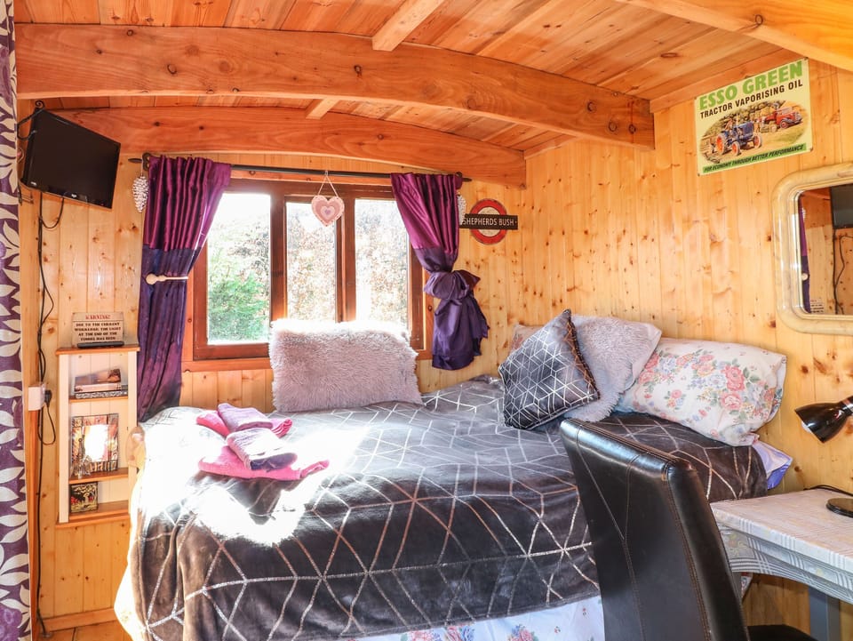 Packhorse Shepherds Hut Cottage in Amber Valley