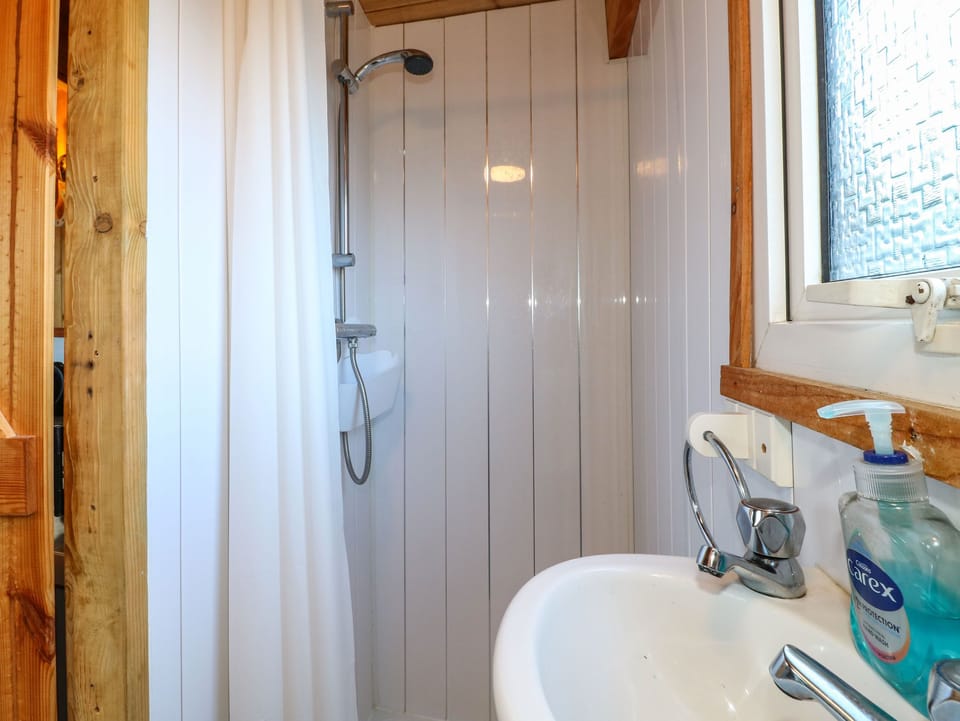 Packhorse Shepherds Hut Cottage in Amber Valley