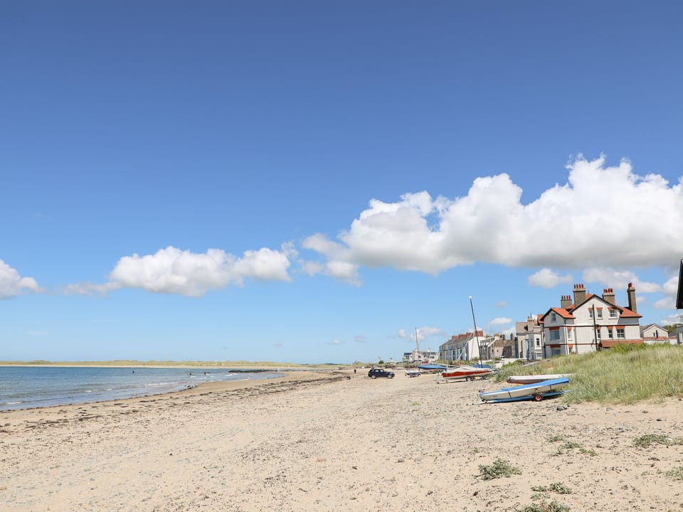 Sandy Toes Cottage in Rhosneigr