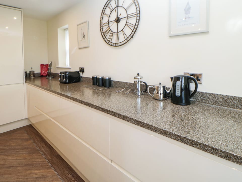 Cottage | Private kitchen | Fridge, dishwasher, electric kettle, toaster