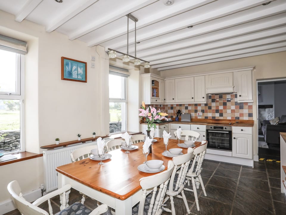 Cottage | Private kitchen | Fridge, microwave, dishwasher, electric kettle