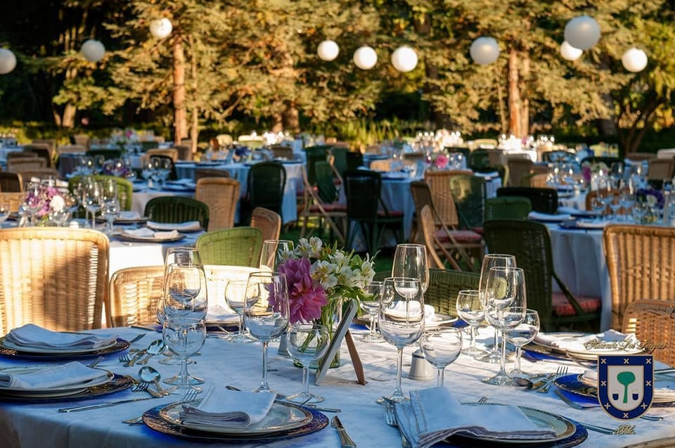 2 restaurants; breakfast, lunch, and dinner served