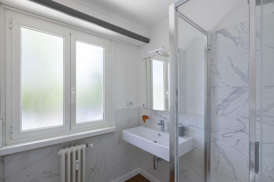 Deluxe Studio Suite | Bathroom | Hair dryer, bidet