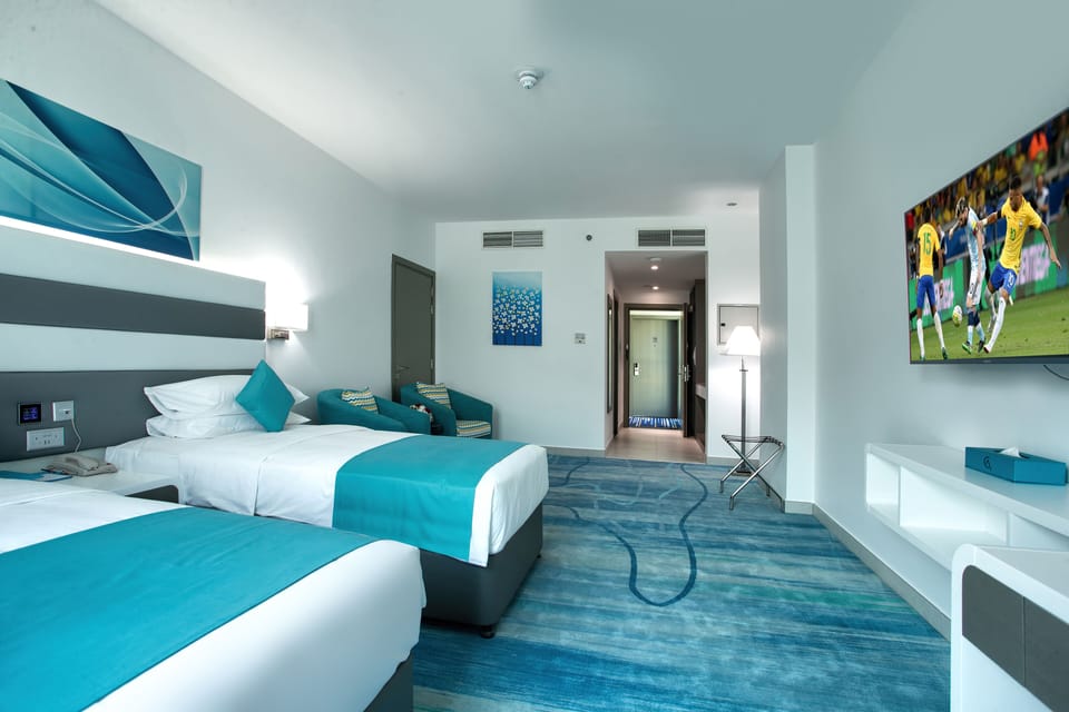 Executive Double or Twin Room | Minibar, in-room safe, blackout drapes, soundproofing
