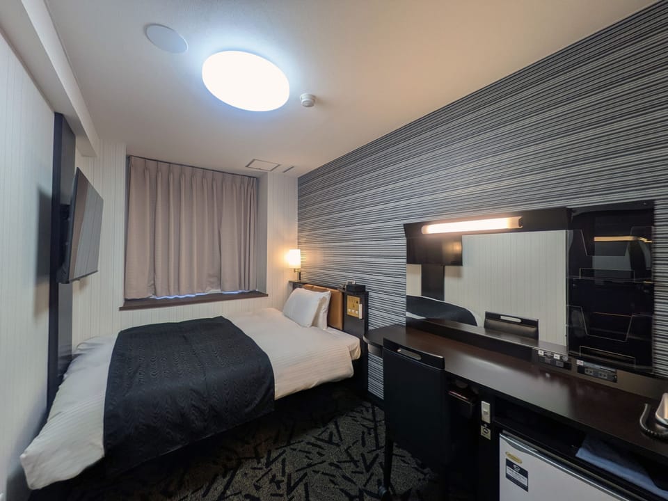 Down comforters, desk, laptop workspace, free WiFi