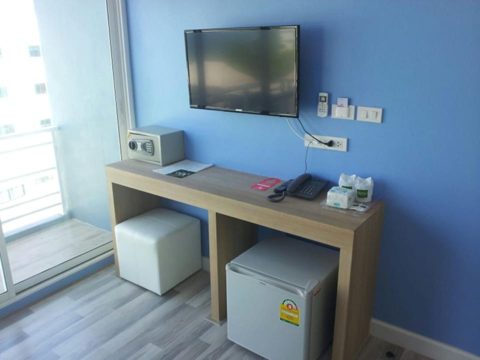 In-room safe, desk, free WiFi, bed sheets