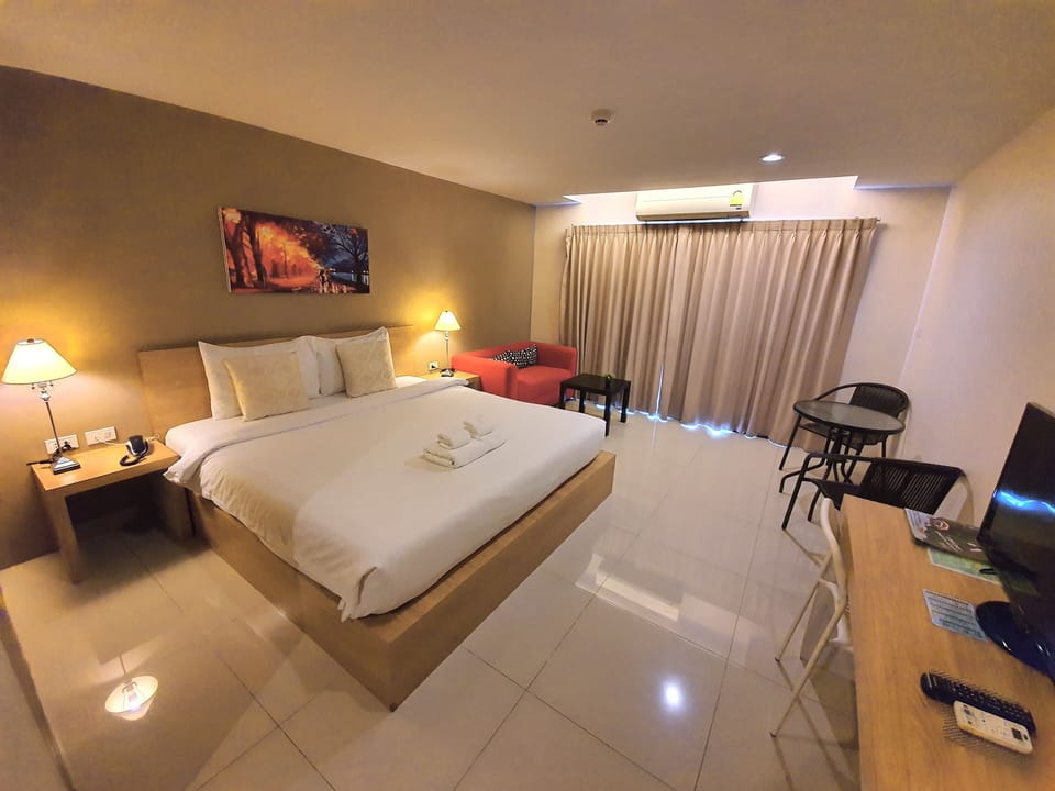 Deluxe Room | Premium bedding, free minibar items, in-room safe, free WiFi