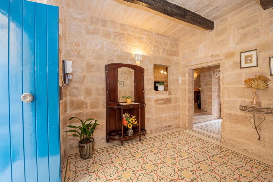 House, 3 Bedrooms, Smoking, Balcony | Property entrance