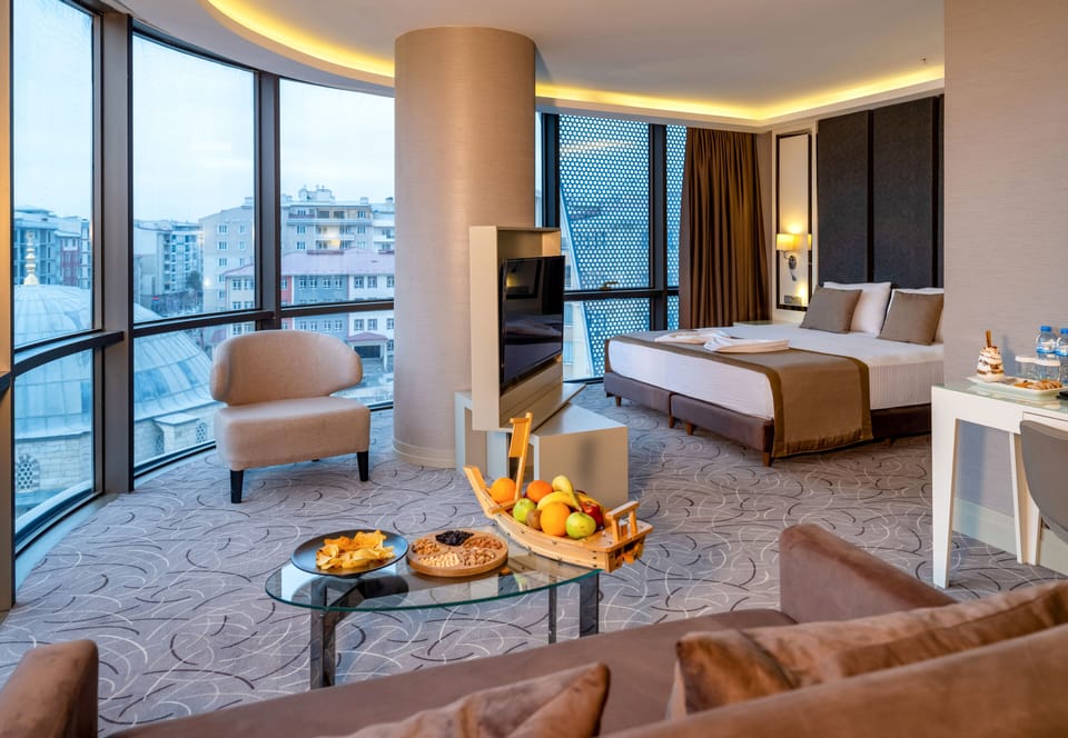 Deluxe Double Room | Egyptian cotton sheets, premium bedding, down comforters, desk