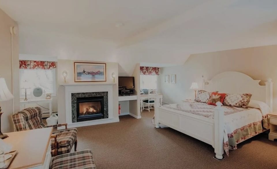 Pearl Buck | Premium bedding, pillowtop beds, individually decorated