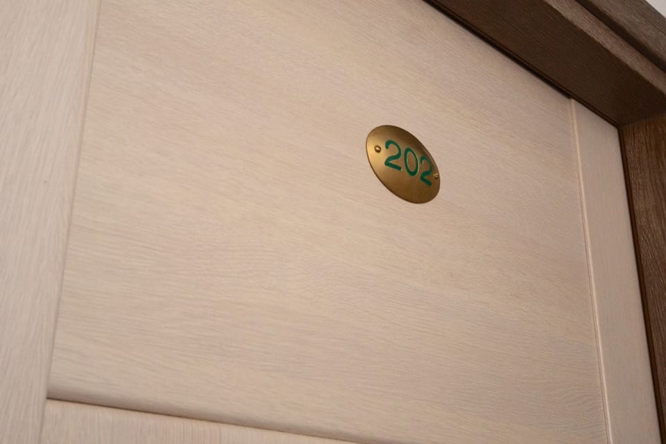 Minibar, desk, soundproofing, iron/ironing board