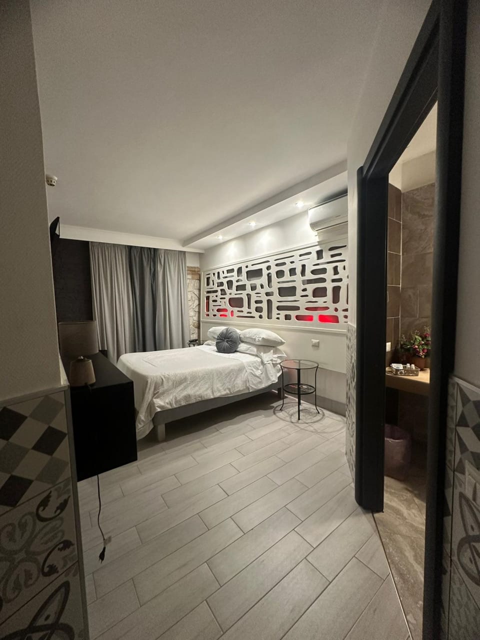 Minibar, desk, soundproofing, iron/ironing board