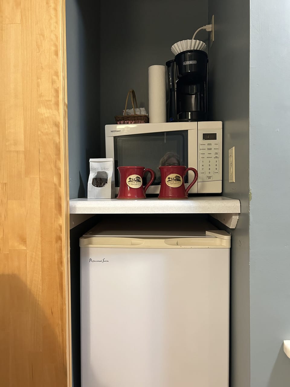 Design Suite, 1 Queen Bed, Private Bathroom | Private kitchenette | Coffee/tea maker, full-size fridge, microwave, paper towels