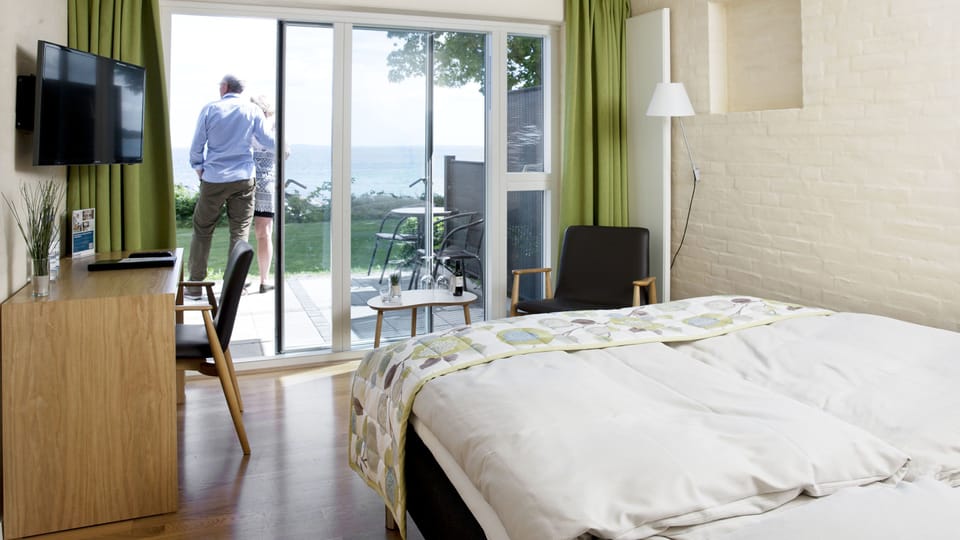 Seaside room with balcony and seaview | Hypo-allergenic bedding, blackout drapes, soundproofing