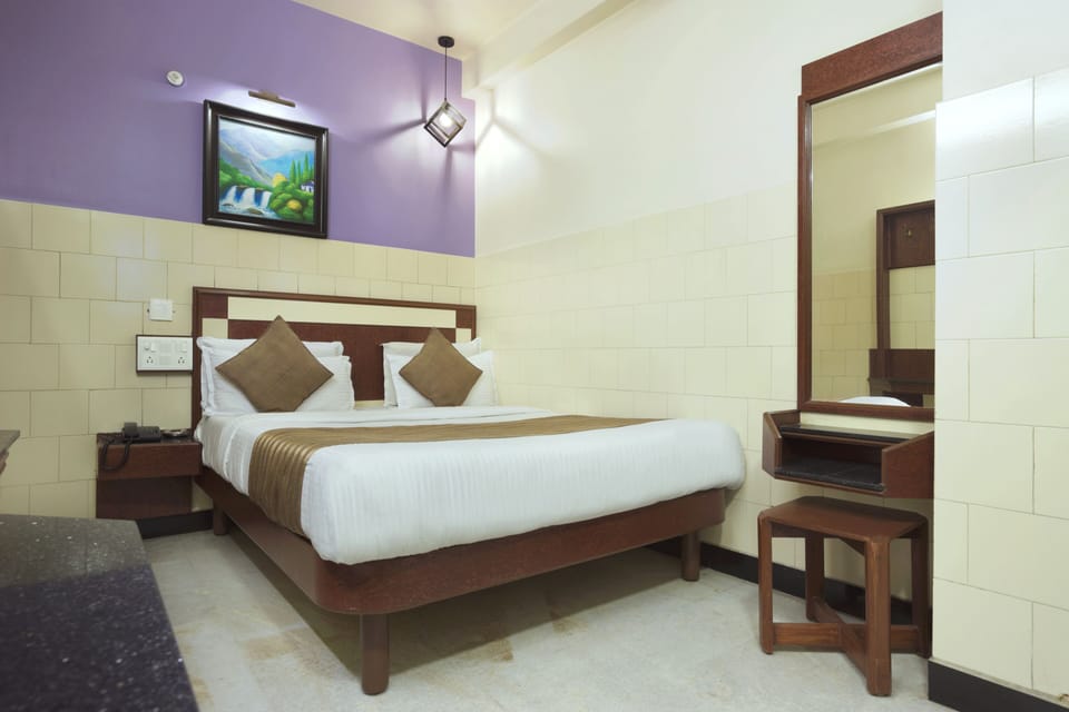 Deluxe Room (Non A/C) | Desk, free WiFi
