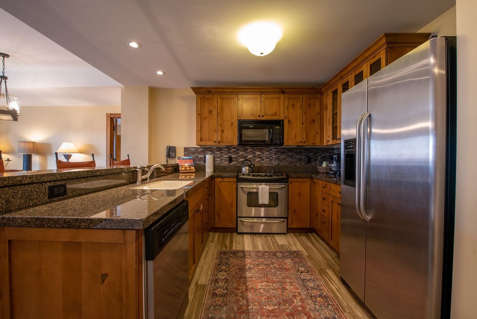 Condo, 2 Bedrooms | Private kitchen | Fridge, oven, coffee/tea maker, toaster