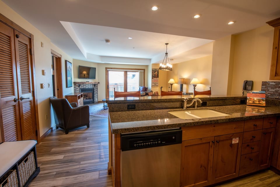 Condo, 2 Bedrooms | Private kitchen | Fridge, oven, coffee/tea maker, toaster