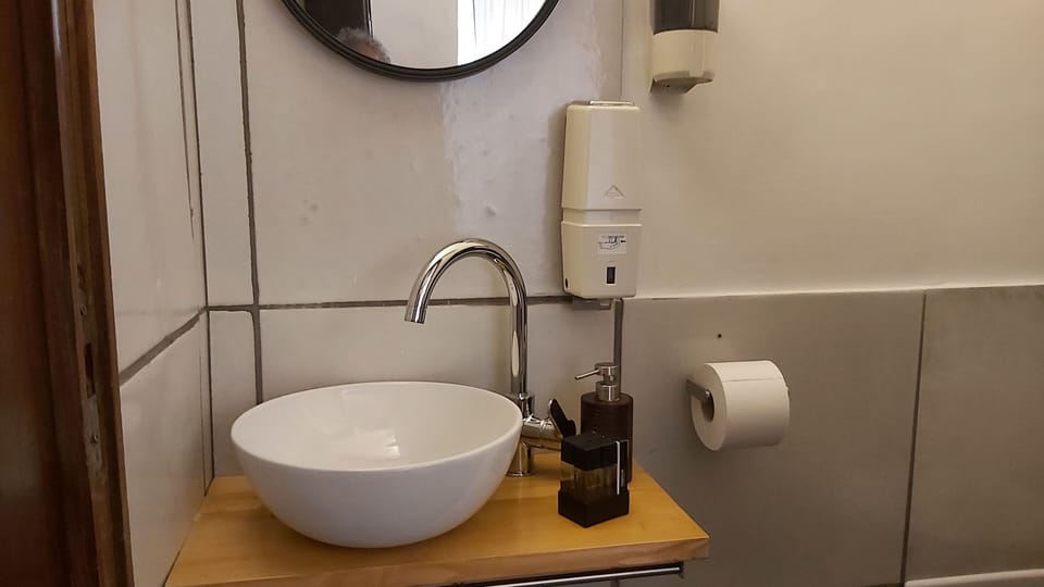 Room, 1 Bedroom, Patio, City View | Bathroom