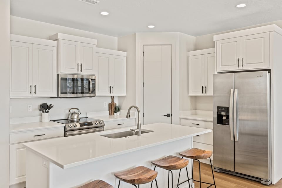 Townhome, 4 Bedrooms | Private kitchen | Fridge, oven, coffee/tea maker, toaster