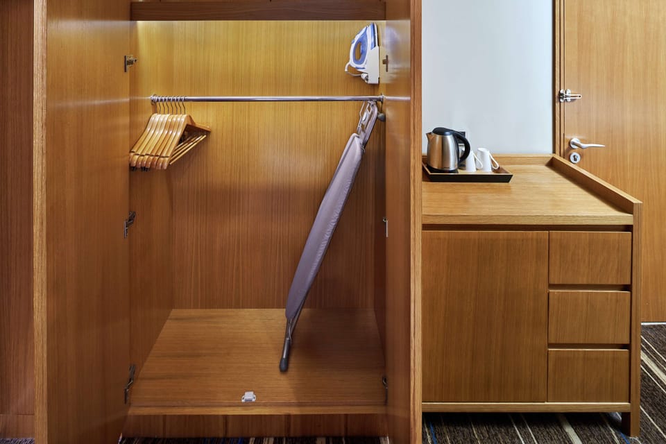 Room, 1 King Bed, Accessible | Premium bedding, pillowtop beds, in-room safe, individually decorated