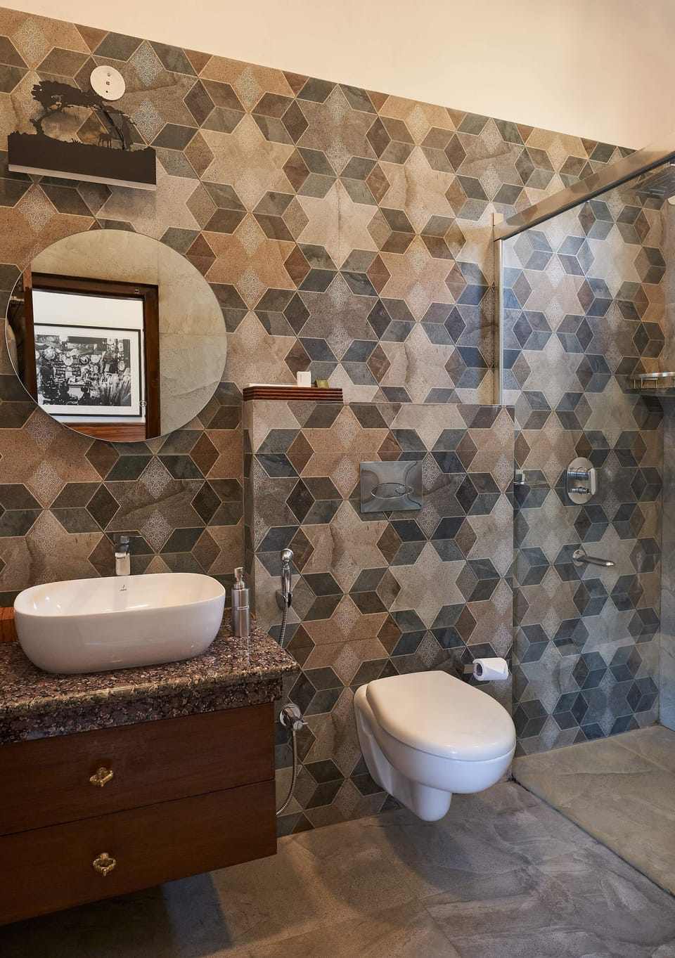 Premier Hideaway Rooms | Bathroom | Shower, rainfall showerhead, free toiletries, hair dryer