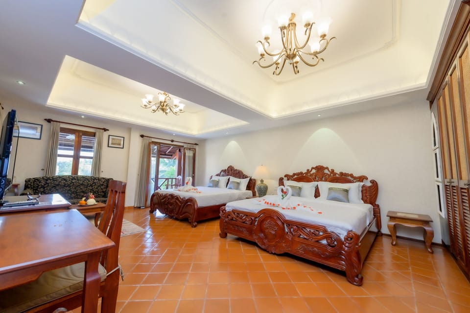 Family Suite, River View | In-room safe, free WiFi, bed sheets