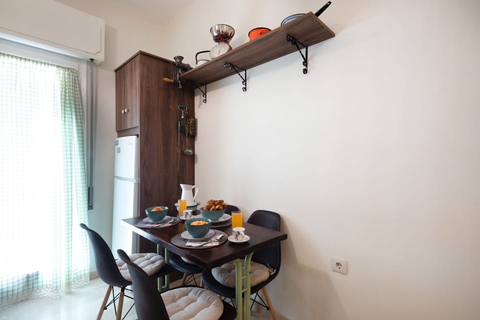 Design Apartment | Private kitchen | Full-size fridge, oven, stovetop, cookware/dishes/utensils