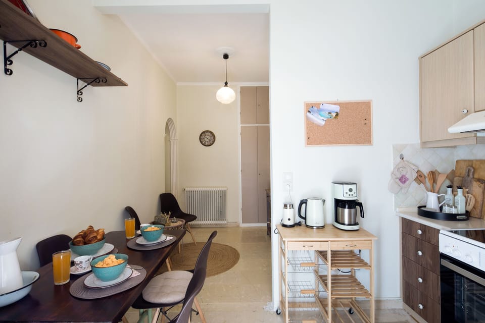 Design Apartment | Private kitchen | Full-size fridge, oven, stovetop, cookware/dishes/utensils