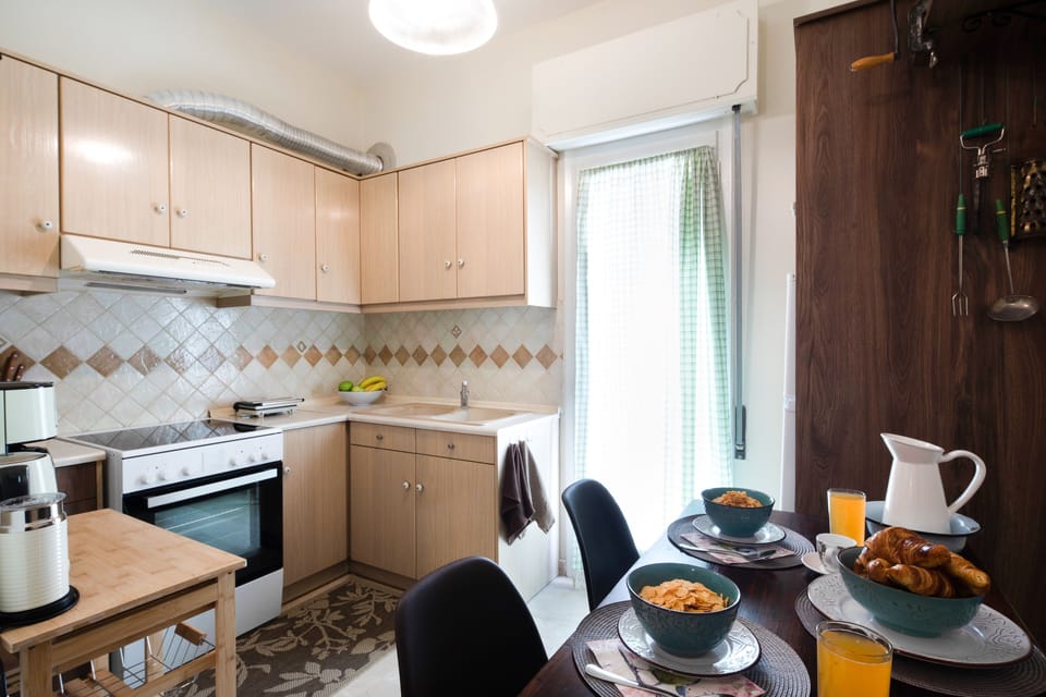 Design Apartment | Private kitchen | Full-size fridge, oven, stovetop, cookware/dishes/utensils