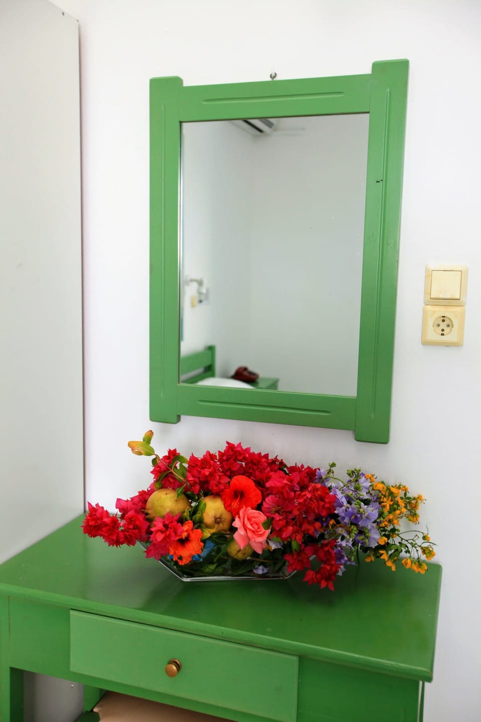 Standard Studio (Triple) | In-room safe, desk, free cribs/infant beds, bed sheets