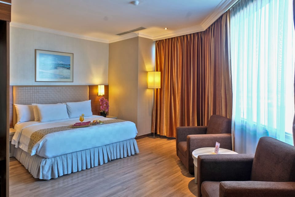 Phinisi Suite Room | Premium bedding, minibar, in-room safe, desk