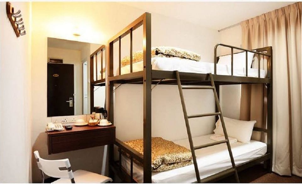 Standard Double Decker  | Desk, iron/ironing board, free WiFi