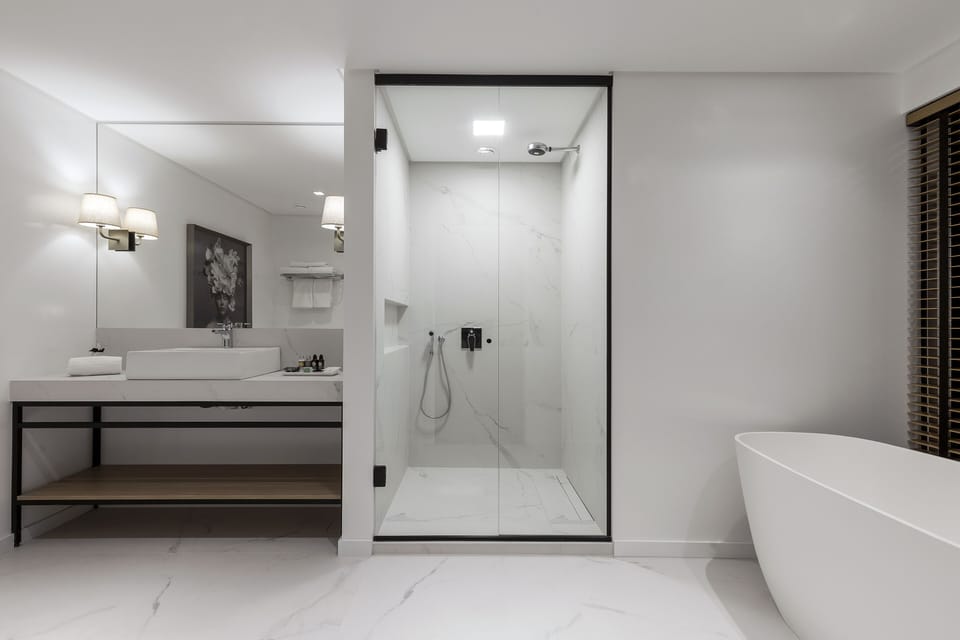 Presidential Suite, 1 King Bed, Sea View | Bathroom | Free toiletries, hair dryer, towels, soap