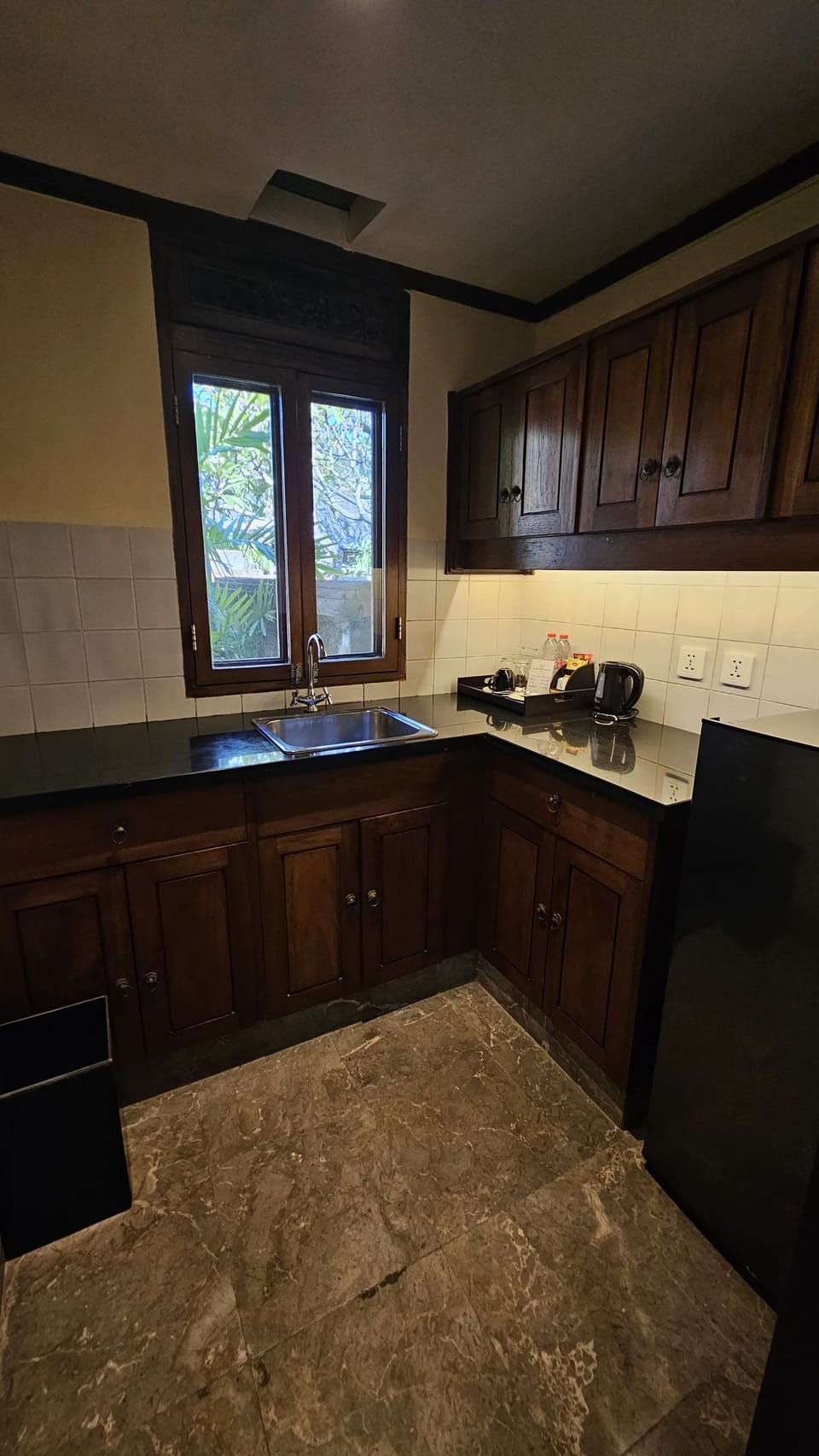 Coffee/tea maker, electric kettle
