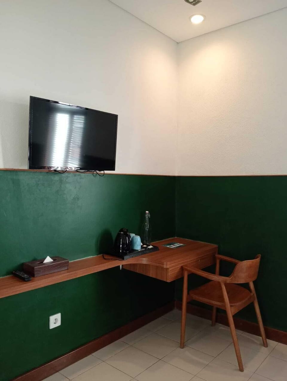 Deluxe Double Room | Television