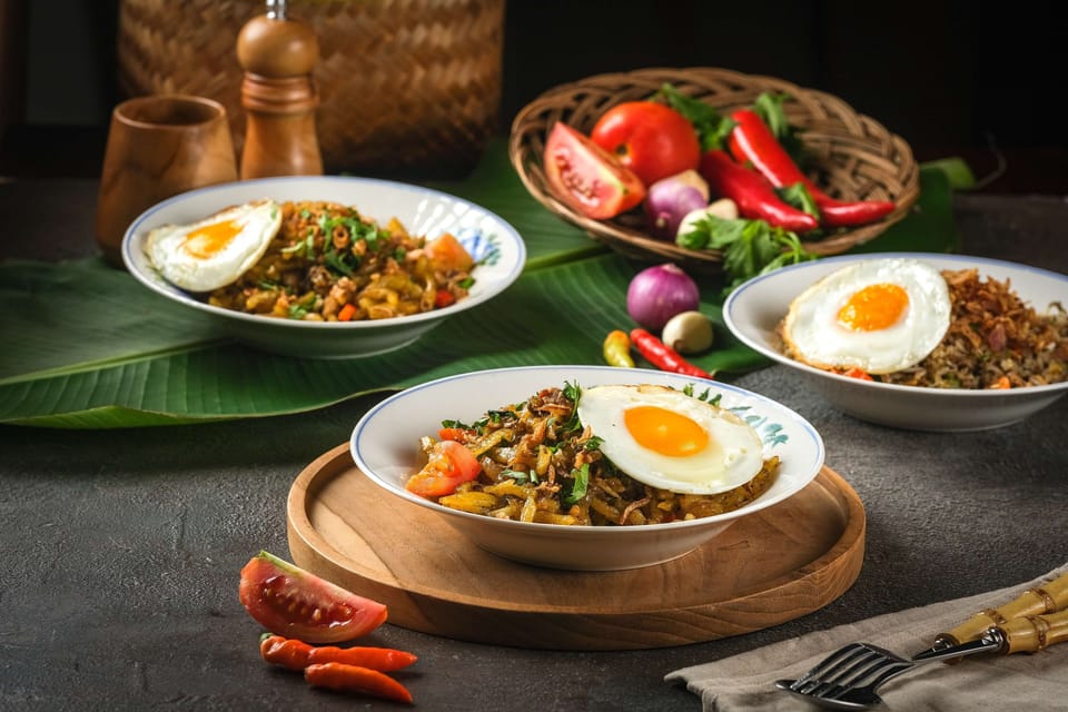 3 restaurants; breakfast, lunch, and dinner served