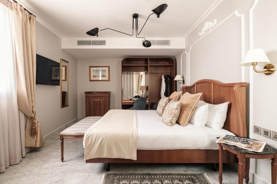Classic Double or Twin Room | Minibar, in-room safe, desk, laptop workspace