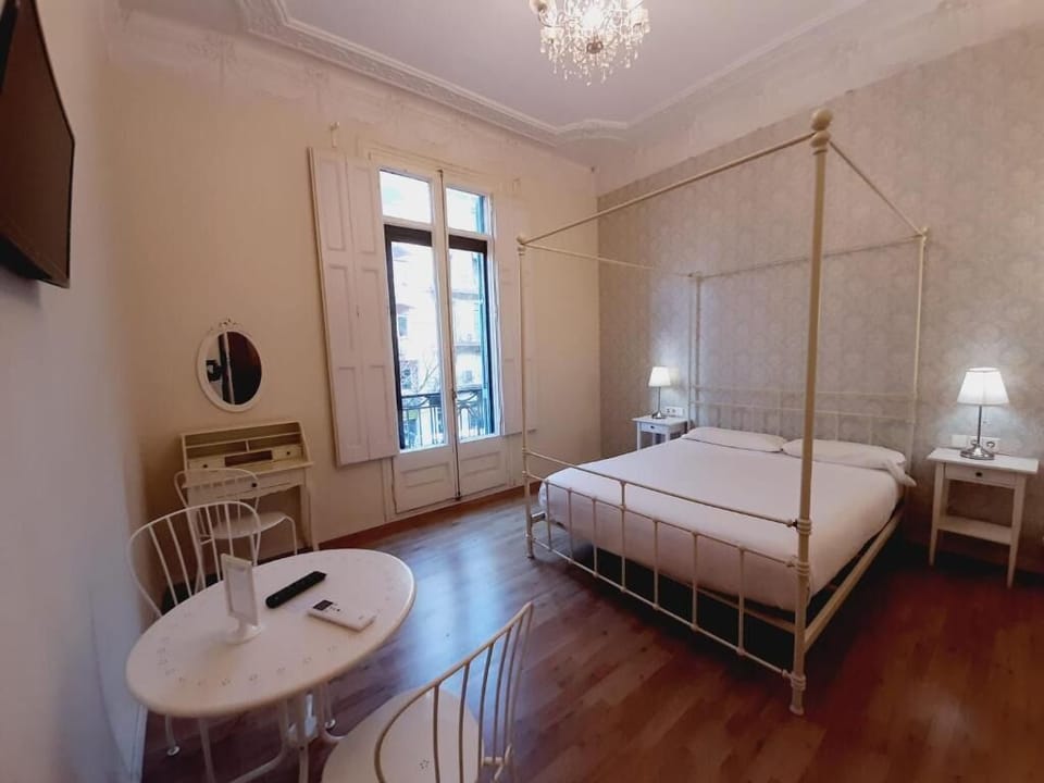 Deluxe Double Room | Down comforters, soundproofing, WiFi (free), bed sheets
