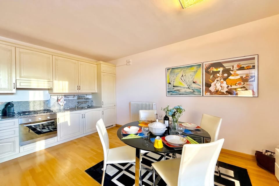 Family Apartment, 2 Bedrooms, Microwave, Mountainside (Mastena Elegante) | Dining