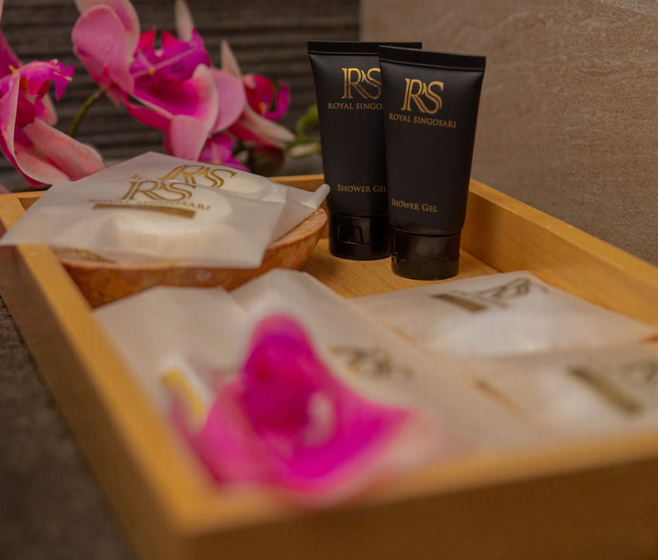 Superior Room, Poolside | Bathroom | Shower, rainfall showerhead, free toiletries, slippers