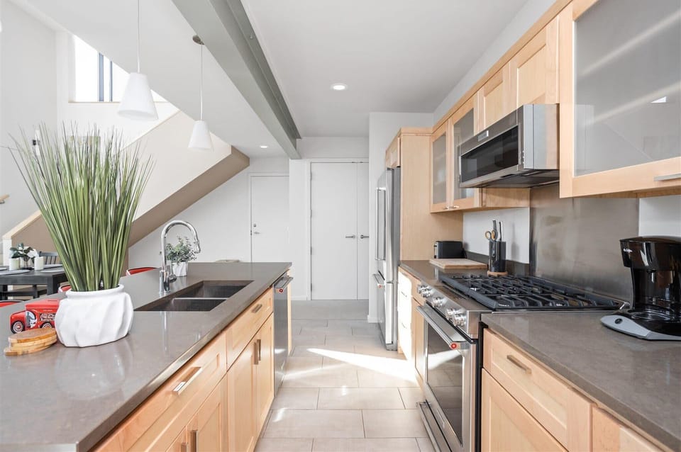 Apartment (Multiple Bedrooms) | Private kitchen | Coffee/tea maker, fridge, microwave, oven