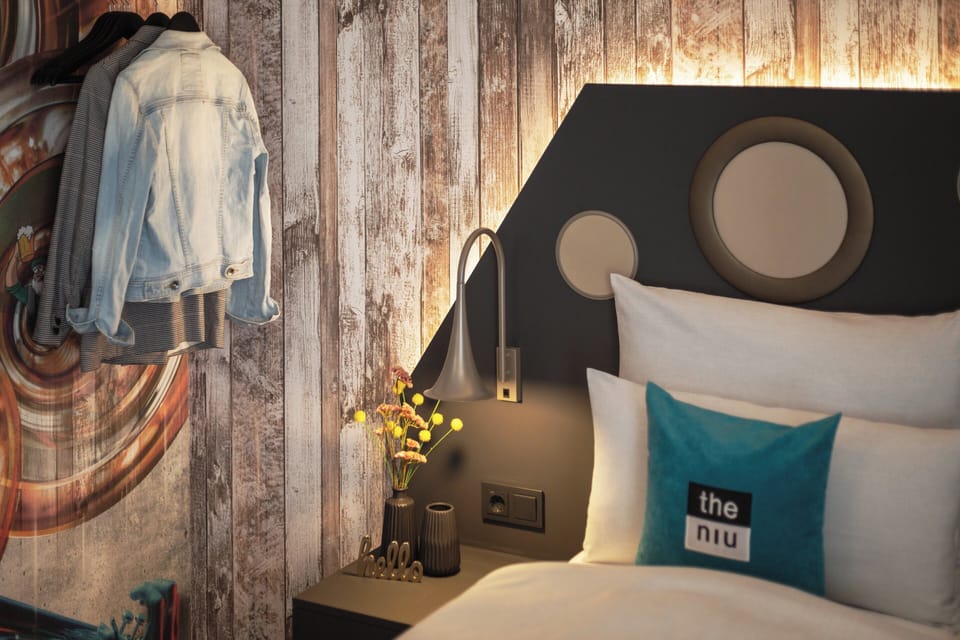 Premium Room, 1 Queen Bed | In-room safe, desk, soundproofing, cribs (free)