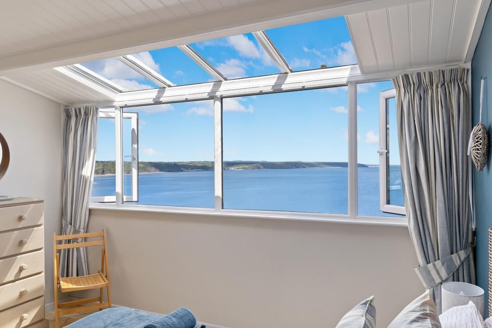 Cystanog Fach - Spectacular Sea Views Balcony and Terrace Parking House in Saundersfoot