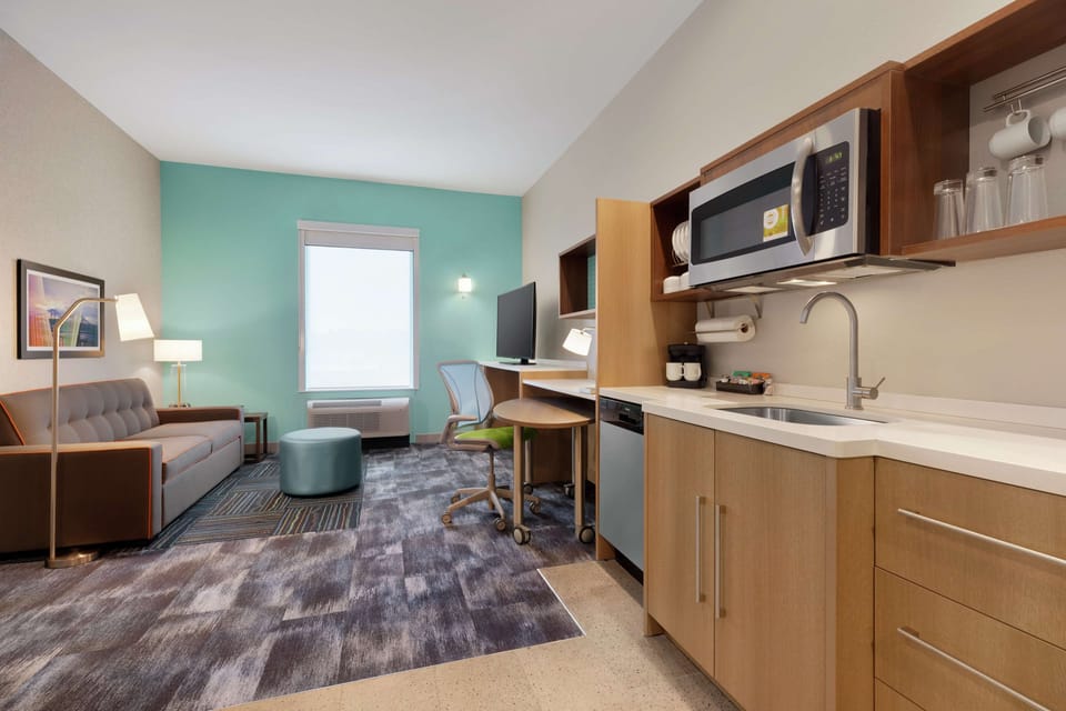 Suite, 1 Bedroom, Non Smoking | Blackout drapes, bed sheets