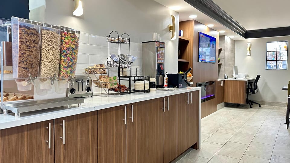 Free daily continental breakfast