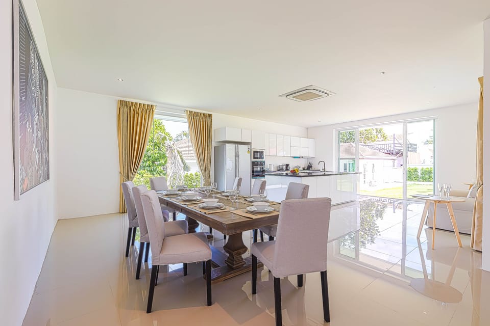 Villa | In-room dining