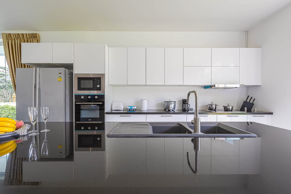 Villa | Private kitchen | Full-size fridge, microwave, oven, stovetop