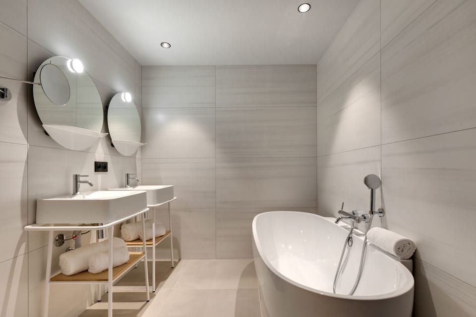 Signature Double Room | Bathroom | Free toiletries, hair dryer, towels, soap