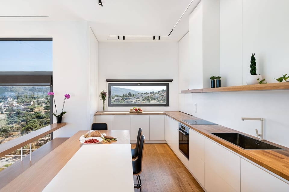 Luxury Penthouse | Private kitchen | Full-size fridge, microwave, oven, stovetop