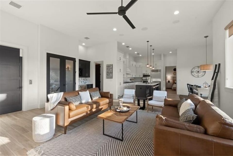 House, 4 Bedrooms | Living room